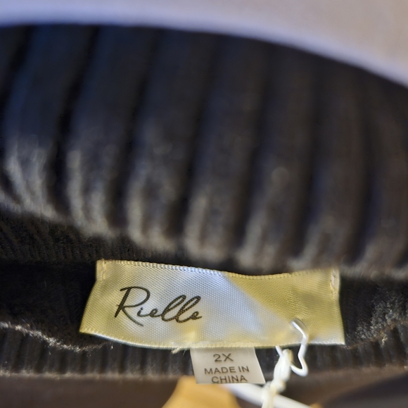 Sweater - Picture 3 of 6